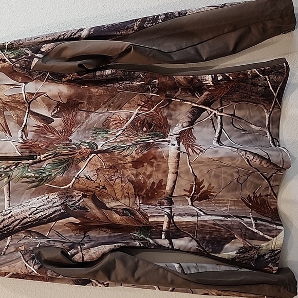 Realtree Women's Lightweight Camouflage 1/4 Zip Jacket - Picture 3 of 6